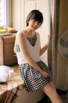 女巨人踩踏